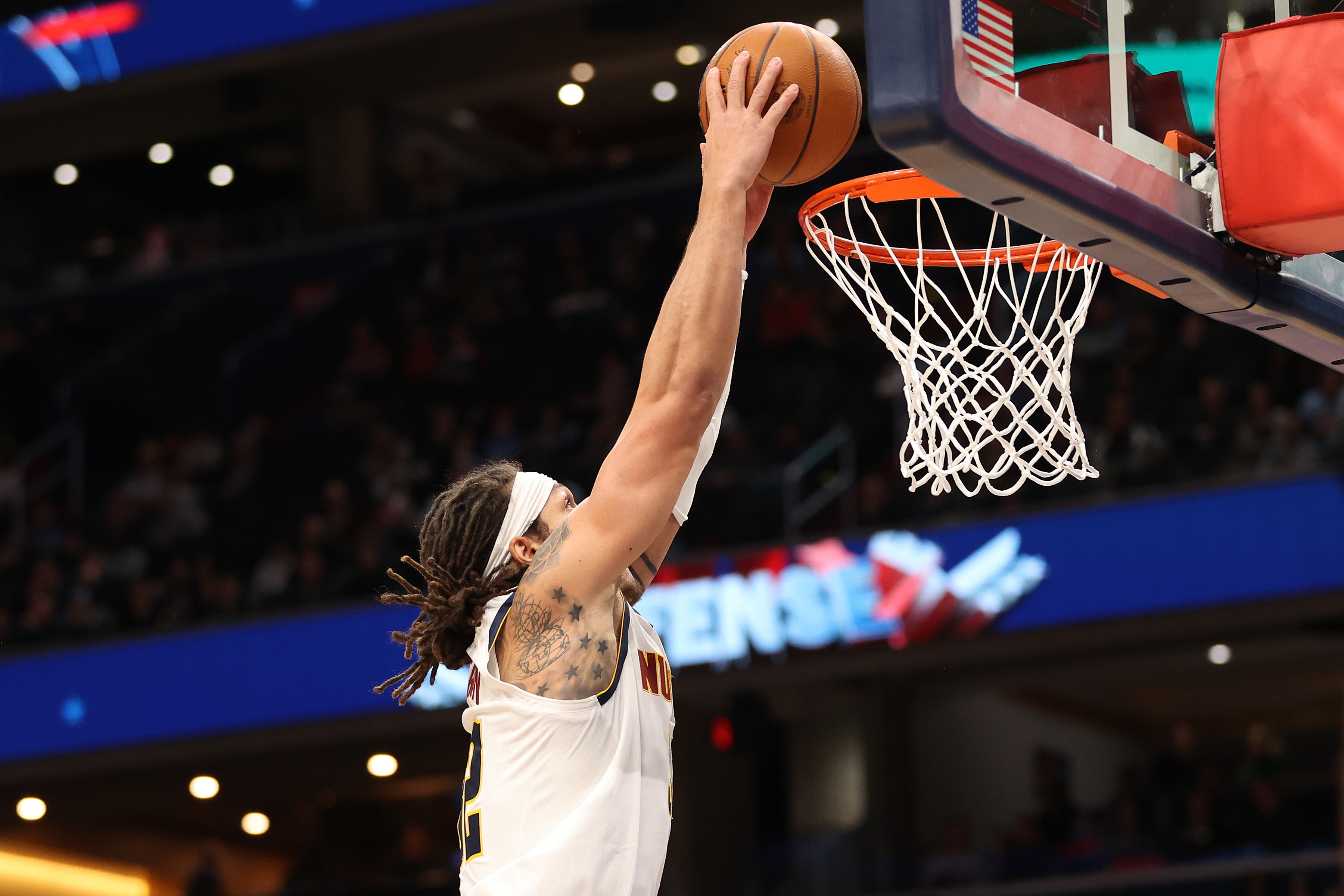 49图库官方版-单核带队！阿隆·戈登上半场9中4得13分6板3助2断 三分2中1